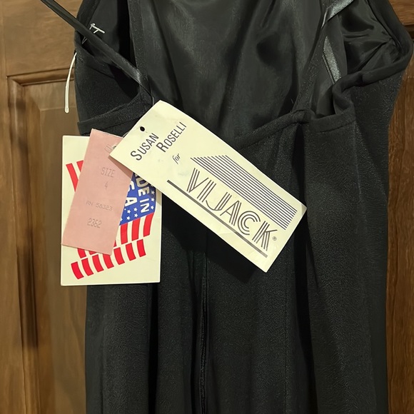 Susan Roselli by VIJACK Black and White evening gown. - Picture 4 of 5